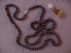 [ 32 in. round black pearl necklace 7-7.5 mm. ]